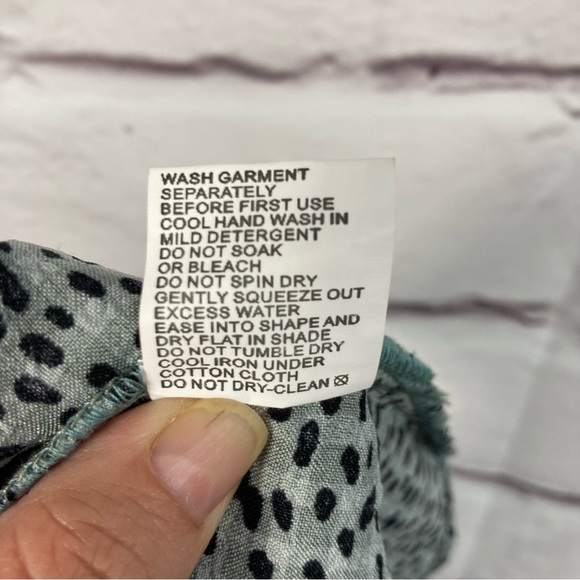 Serafina High Low Animal Print Tunic SZ XS Gray Black Like New Lightweight - Picture 6 of 10